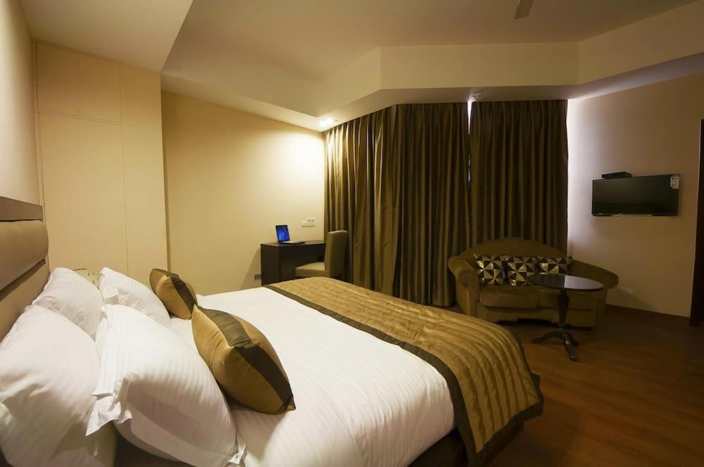 Zenith Hotel - Delhi Airport Neu-Delhi Exterior foto