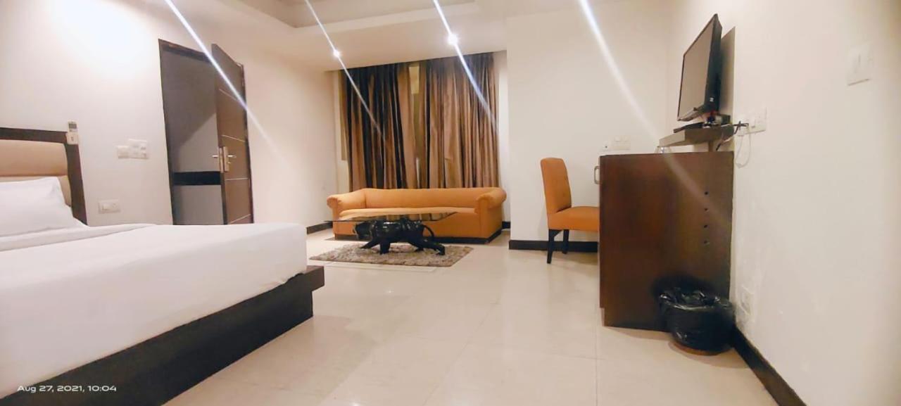 Zenith Hotel - Delhi Airport Neu-Delhi Exterior foto